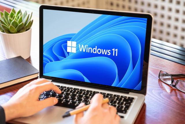 How to Customize the Lock Screen in Windows 11?